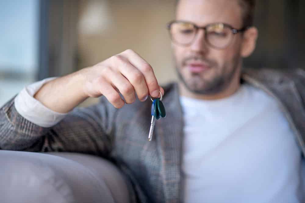 holding-keys-accomodation holding-keys-accomodation